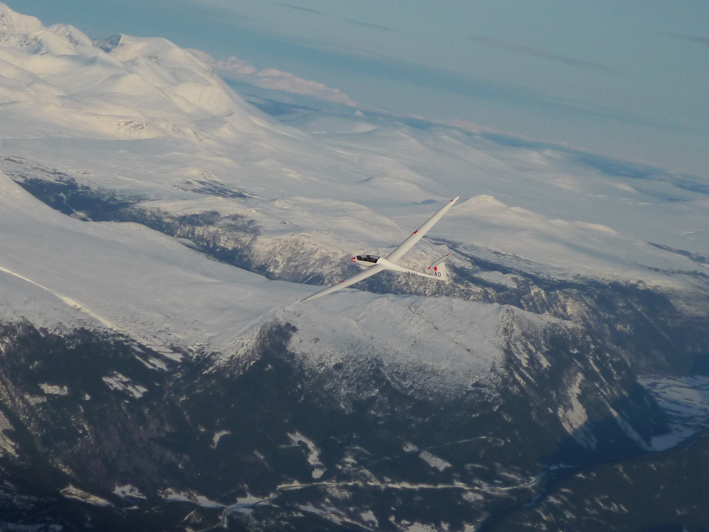 Flying (and freezing) over the majestic Norwegian mountains around Vågå during an altitude climb challenge. Making the best of cold winters and a frozen lake.